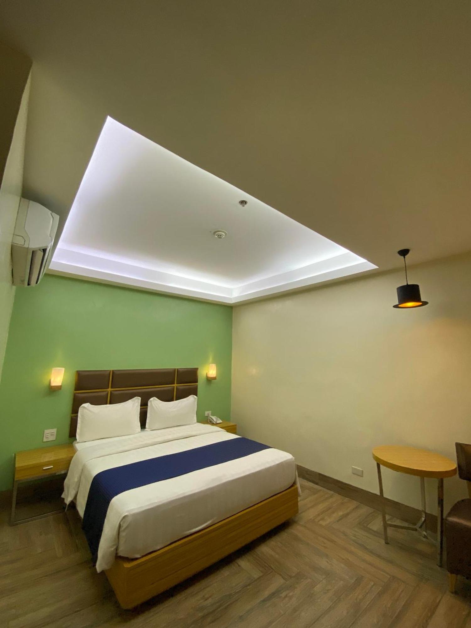 Sun Star Grand Hotel Manila Esterno foto